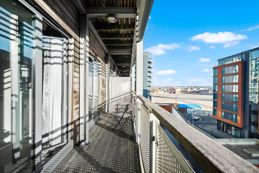 Modern Arcadian Centre Apartment By Azura Nights Birmingham Exterior photo