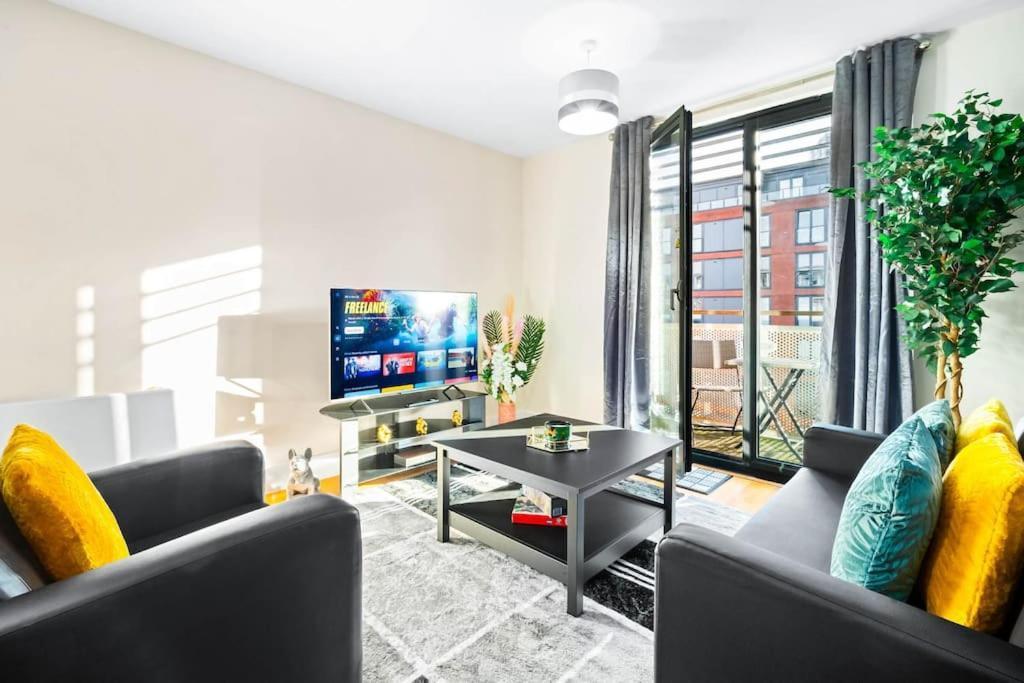 Modern Arcadian Centre Apartment By Azura Nights Birmingham Exterior photo